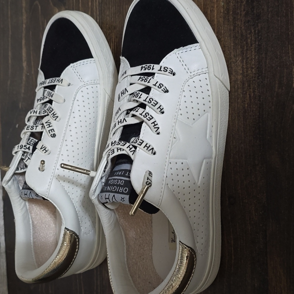 Vintage Havana White and Black Sneakers - Picture 3 of 5